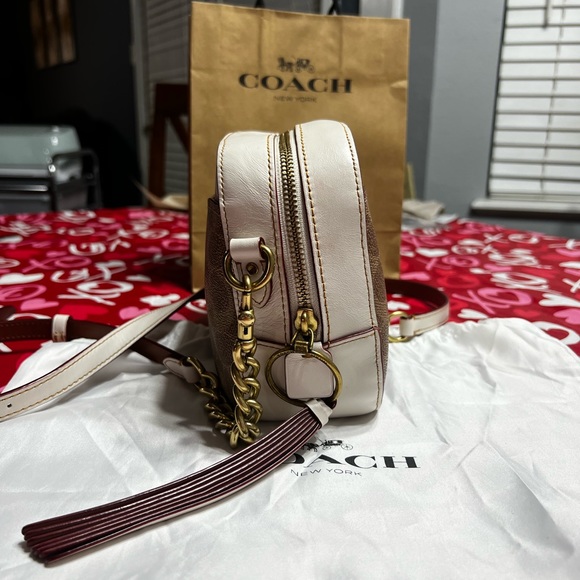 Authentic Coach Camera Bag in signature canvas. Great condition - Picture 6 of 8